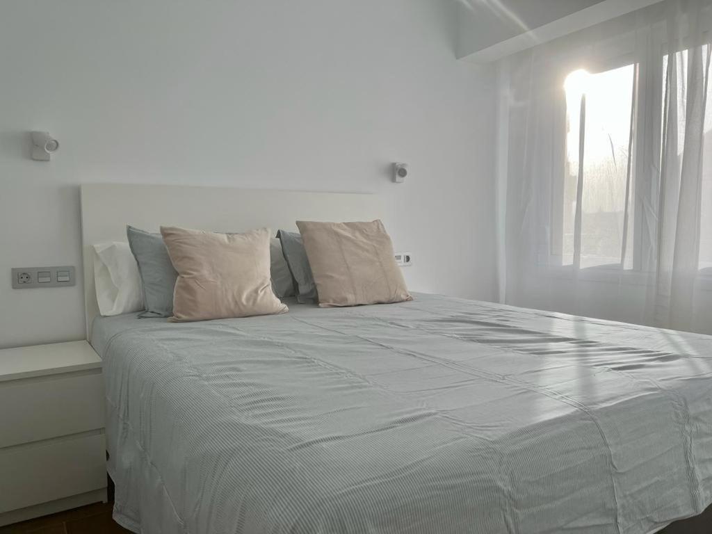 Апартаменты Malagueta 1 Linea De Playa Малага Экстерьер фото